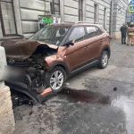 Водитель Hyundai в состоянии клинической смерти выехал на тротуар и сбил пешеходов