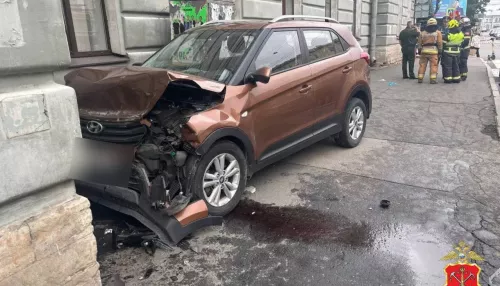 Водитель Hyundai в состоянии клинической смерти выехал на тротуар и сбил пешеходов