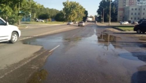 Устранение коммунальной аварии в Барнауле займет весь день