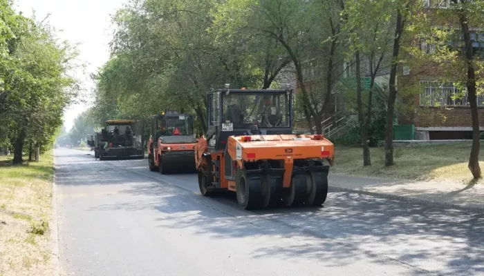 Три улицы одновременно ремонтируют в Бийске по нацпроекту