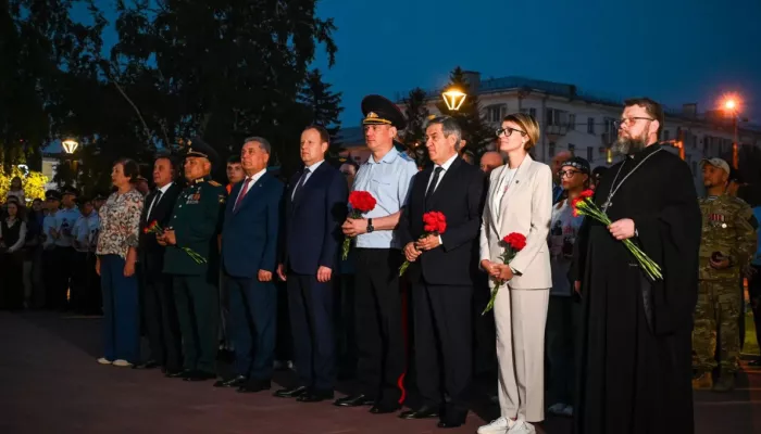 Акция Свеча памяти прошла в Барнауле в День памяти и скорби