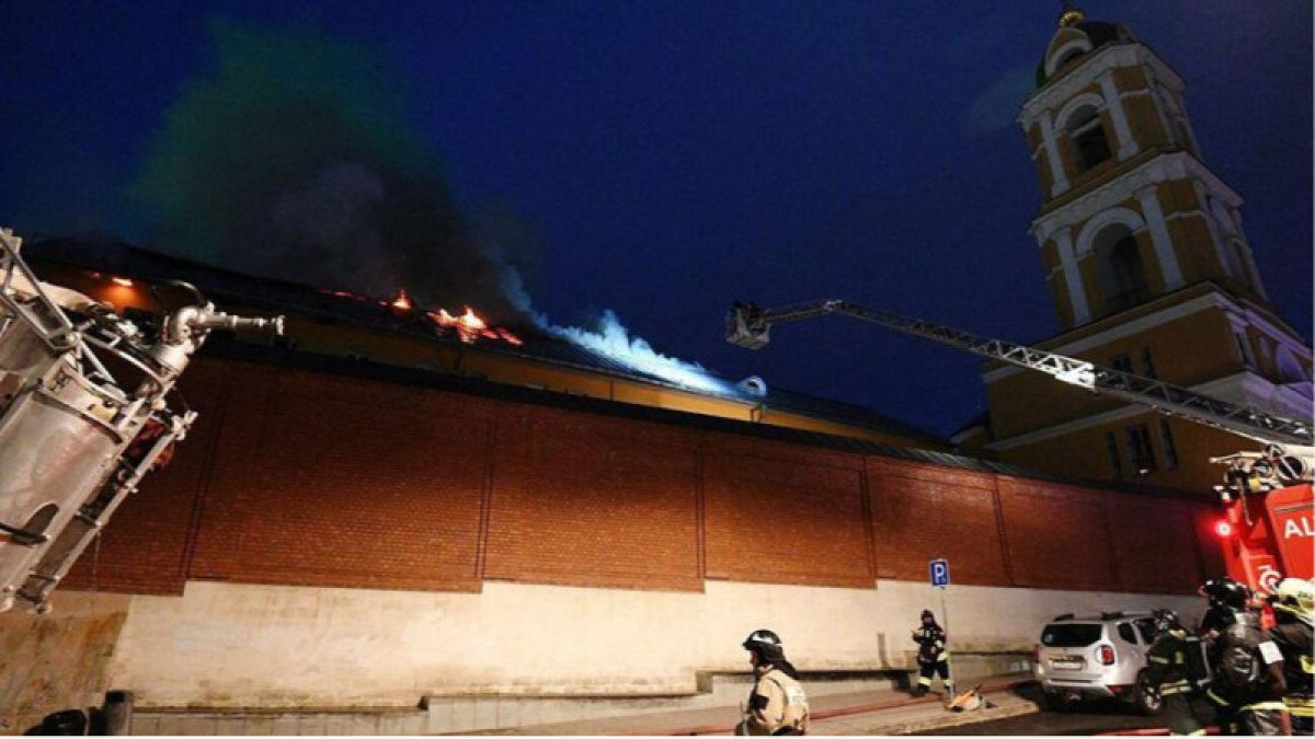 Названа причина пожара в женском монастыре в центре Москвы 