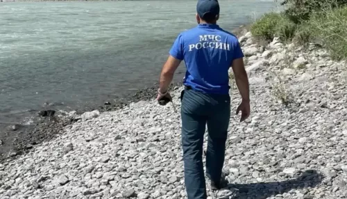 В Республике Алтай продолжаются поиски упавшего в реку подростка из Новосибирска