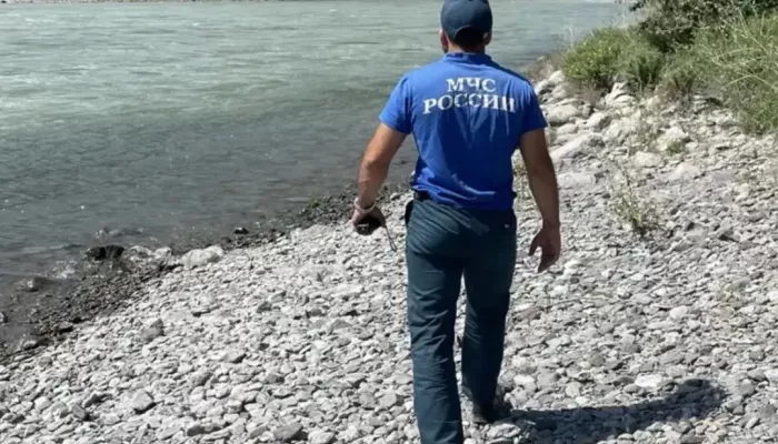 В Республике Алтай продолжаются поиски упавшего в реку подростка из Новосибирска