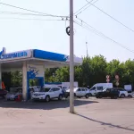 Очереди, бензовозы и ценники: что происходит на АЗС Барнаула и почем сейчас топливо. Фото