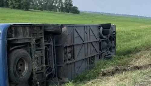 Двоим пострадавшим в ДТП с автобусом в Алтайском крае потребовалась госпитализация