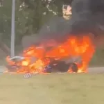 Легковой автомобиль сгорел дотла на трассе перед Бийском
