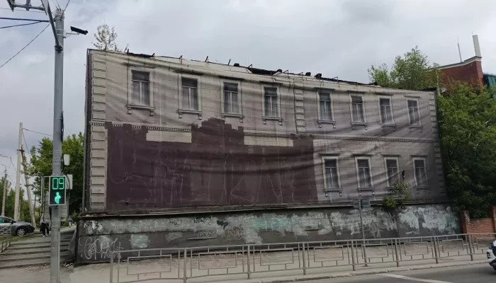 Дом-погорелец в центре Барнаула снова пытаются продать за символический рубль