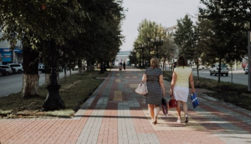 Фотопрогулка по обновленной аллее на проспекте Ленина в Барнауле