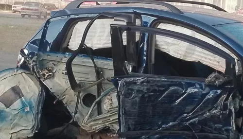 Два человека получили тяжелые травмы в ДТП со столбом в Бийске