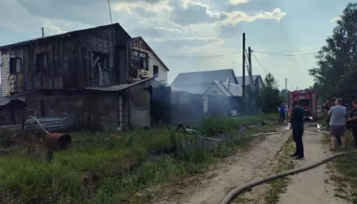 Обездвиженного мужчину спасли из страшного пожара в барнаульской Власихе