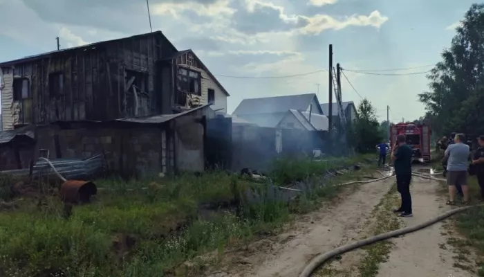 Обездвиженного мужчину спасли из страшного пожара в барнаульской Власихе
