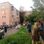 Четырехэтажный жилой дом загорелся на пр. Калинина в Барнауле