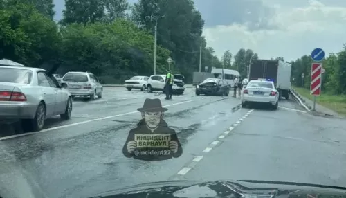 Два человека получили травмы в результате ДТП в Барнауле