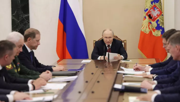 Владимир Путин провел совещание по ситуации с топливом