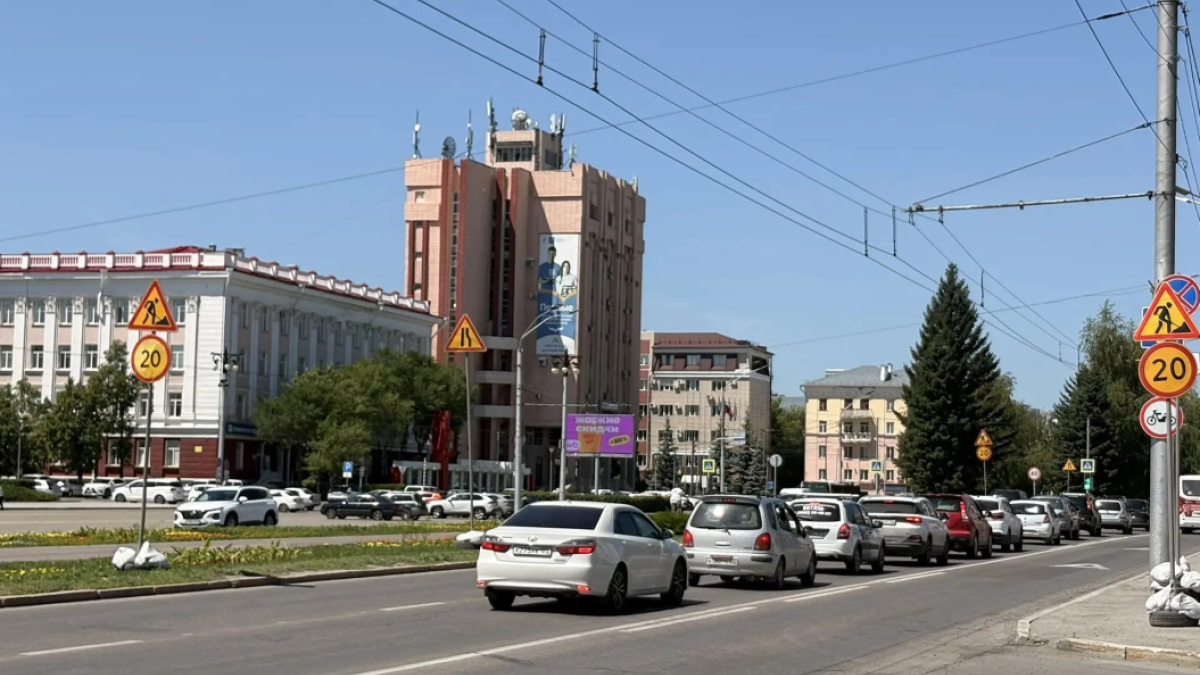 Проспект Ленина и временные дорожные знаки