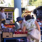 Горячая торговля: как живут базары Барнаула в аномально жаркие дни. Фоторепортаж