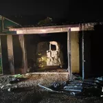 В Горно-Алтайске вспыхнули гараж с автомобилем внутри и дровяник
