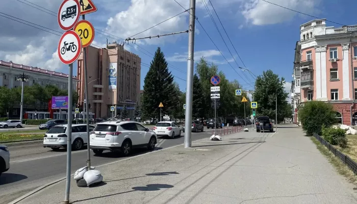 В Барнауле разрешили движение авто по выделенной полосе на проспекте Ленина