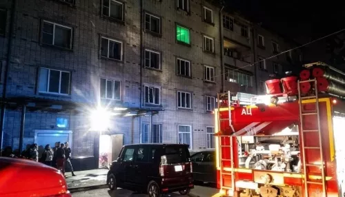 Пожар произошел в квартире многоэтажки в Новоалтайске. Фото