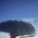 Киев накрыло грибовидным облаком после мощной атаки российских войск. Фото