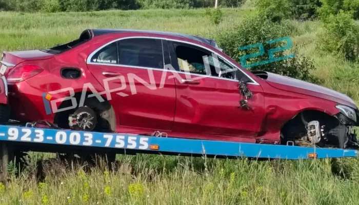 Летела, кувыркалась: смертельная авария с Mercedes произошла под Барнаулом. Фото