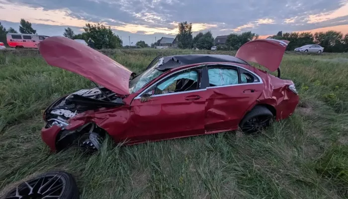 Девушка погибла, четыре человека пострадали в ДТП с Mercedes-Benz под Барнаулом
