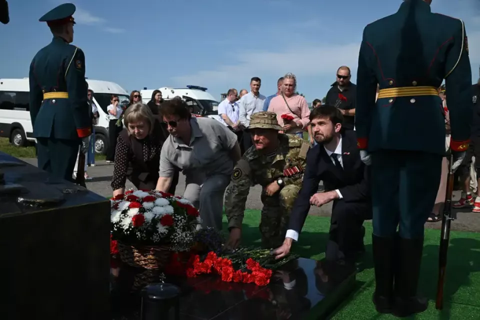 Открытие памятника Александру Шипунову