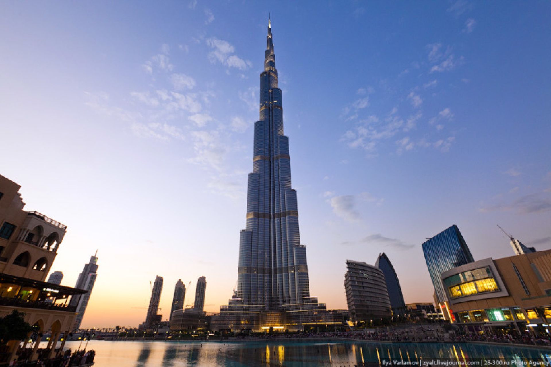Башня Бурдж Халифа. Башня в ОАЭ Бурдж Халифа. Здание Бурдж Халифа. Дубай здание Бурдж Халифа.