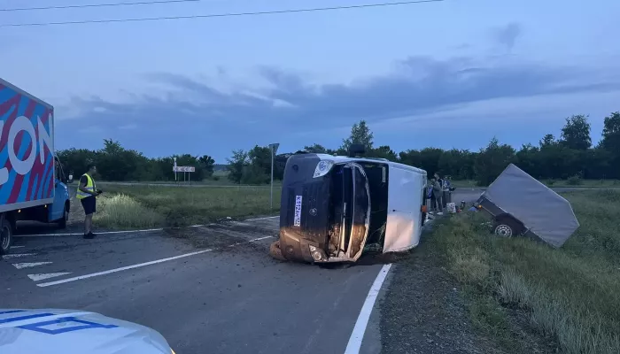 Автобус Барнаул – Яровое перевернулся на трассе, есть пострадавшие