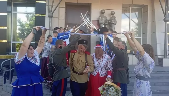 В алтайском ЗАГСе сыграли традиционную казачью свадьбу