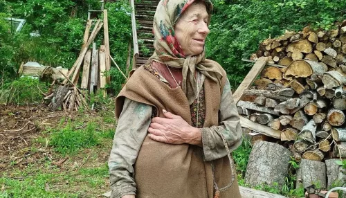 Агафья Лыкова живет на заимке не одна: свежие новости о жизни отшельницы