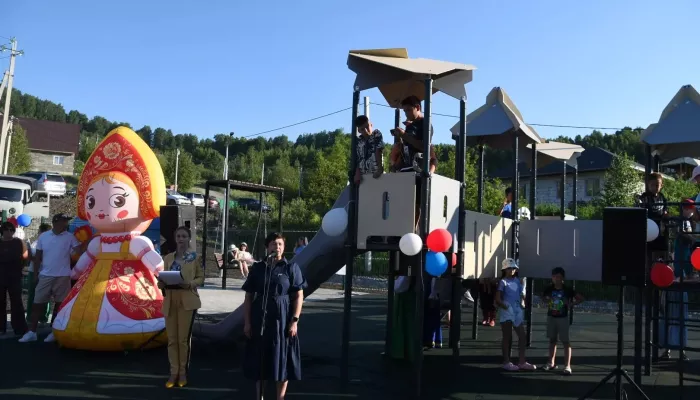 В Горно-Алтайске открыли новые детскую и спортивную площадки