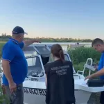 Девушка на гидроцикле переехала трех сапбордистов, один погиб