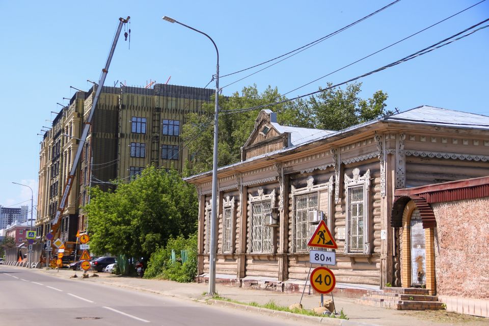 Строящийся жилой комплекс на ул. Чкалова, 58 и его окружение