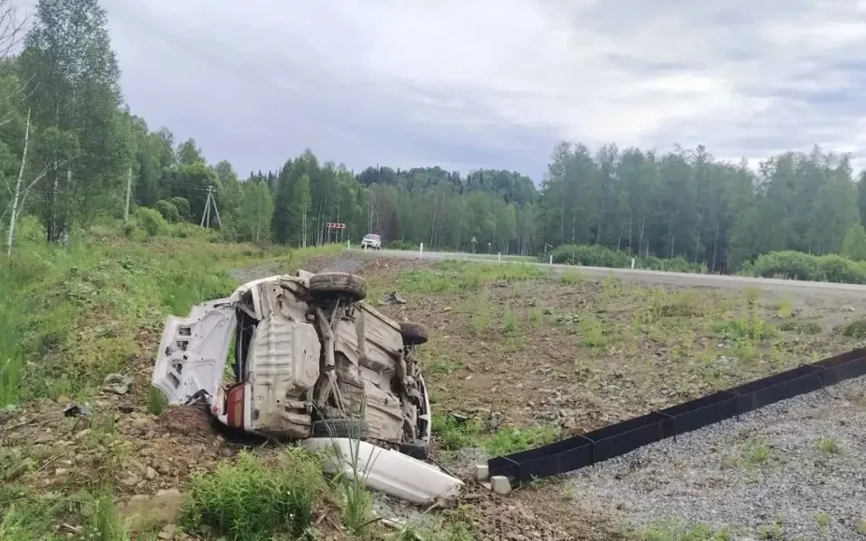 За сутки в Республике Алтай три авто слетели в кювет: четыре человека пострадали