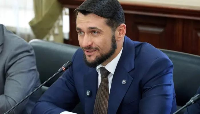 Александр Прокопьев наградил стобалльников по ЕГЭ из школ Республики Алтай
