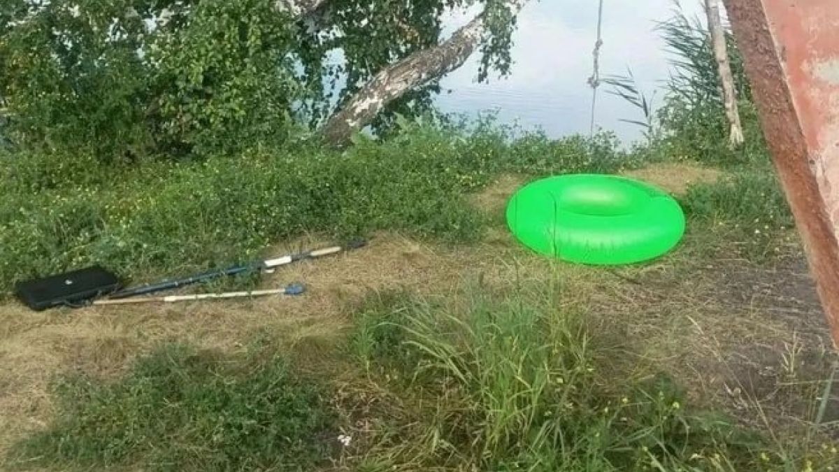 Девятилетний мальчик не умел плавать, но вошел в воду