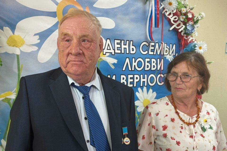 32 семьи Алтайского края получили общественные награды – медали "За любовь и верность"