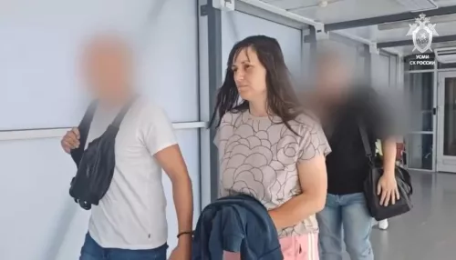 Появилось видео задержания матери погибшей в Ачинске пятилетней девочки