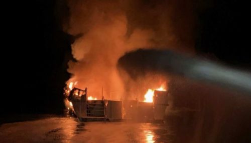 Тела восьми человек нашли при пожаре на судне в Калифорнии