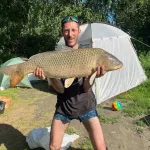 Сазан на 12 килограммов: рыбаки Алтайского края показали свои трофеи
