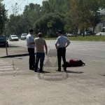 Автомобиль сбил молодого электромопедчика без прав в Барнауле
