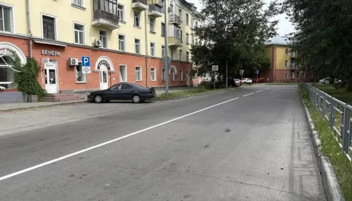 В Барнауле дорожники обновляют разметку: где идут работы
