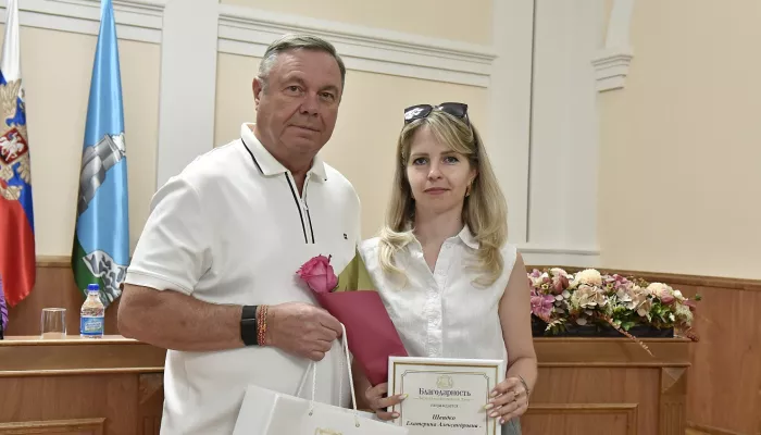 В администрации Барнаула наградили 26 жителей за труд и вклад в развитие города