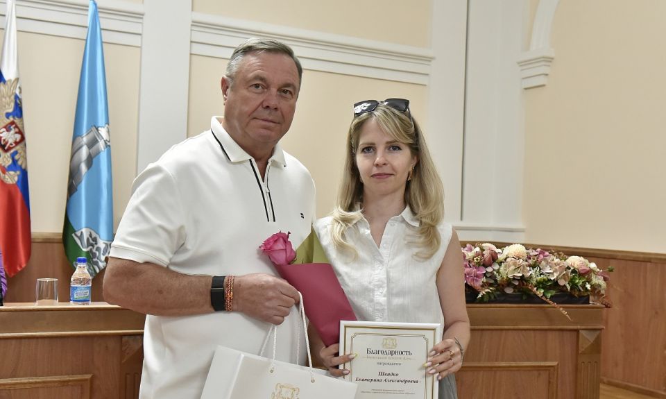 В администрации Барнаула прошло торжественное вручение наград
