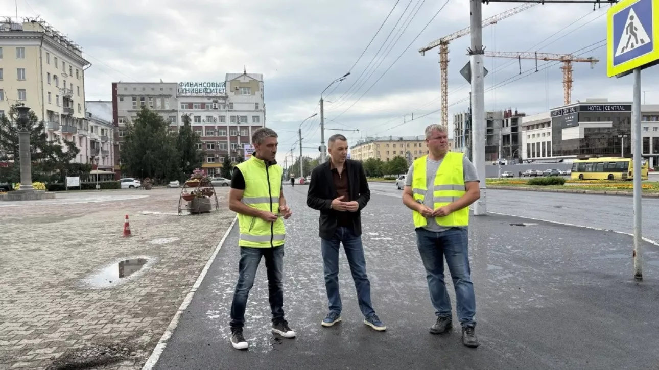 В Барнауле ремонтируют дорогу на проспекте Ленина и трамвайных переездах. Фото