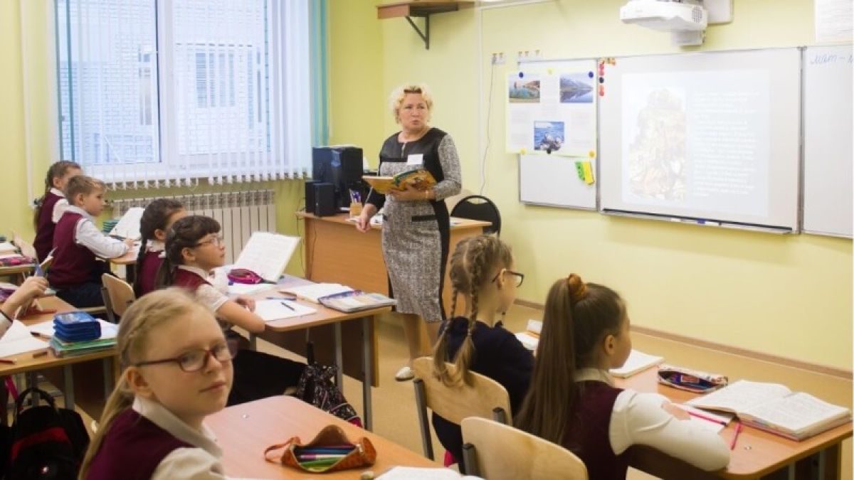 Дети довольны, родители в панике: в алтайских школах не хватает учителей
