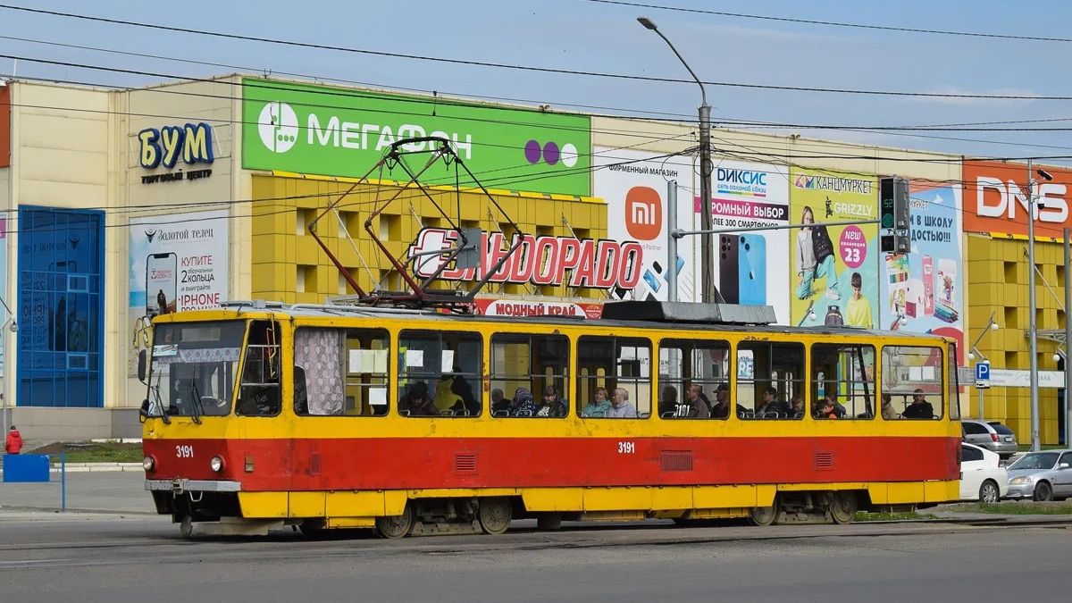 Трамвай на ул. Попова в Барнауле
