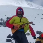 Путешественник-велосипедист, переживший страшное ДТП на Алтае, добрался до Эльбруса